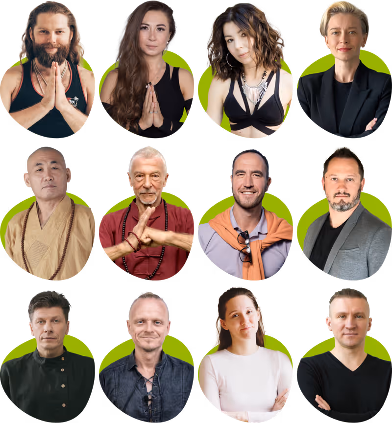 Групповое занятие по йоге: поза выпад, руки вверх