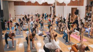 Аштанга йога: чем уникально и полезно это направление?