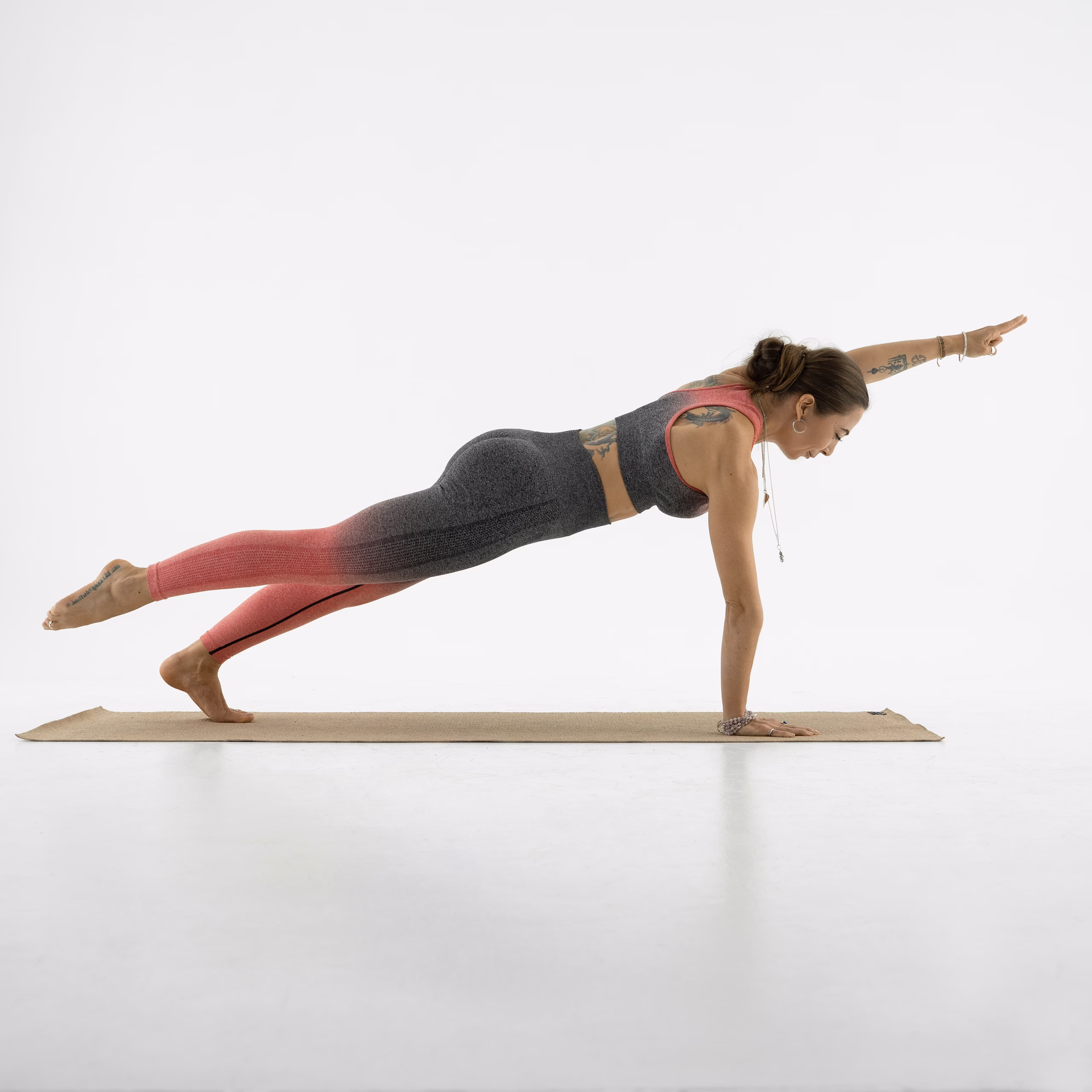 18-19Эка Пада Эка Хаста Ардха Чатуранга Дандасана 1