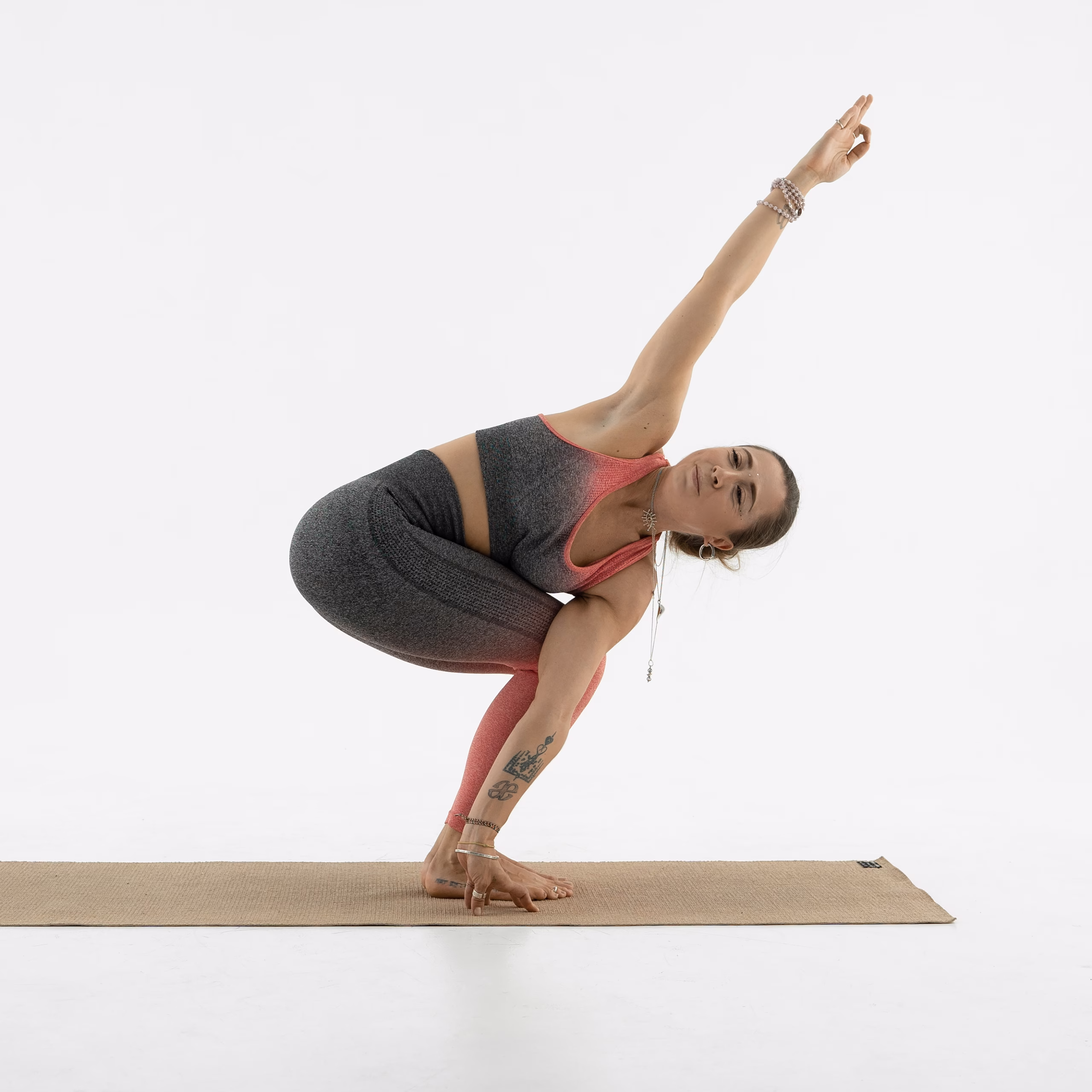 48.1. Паривритта уткатасана 4