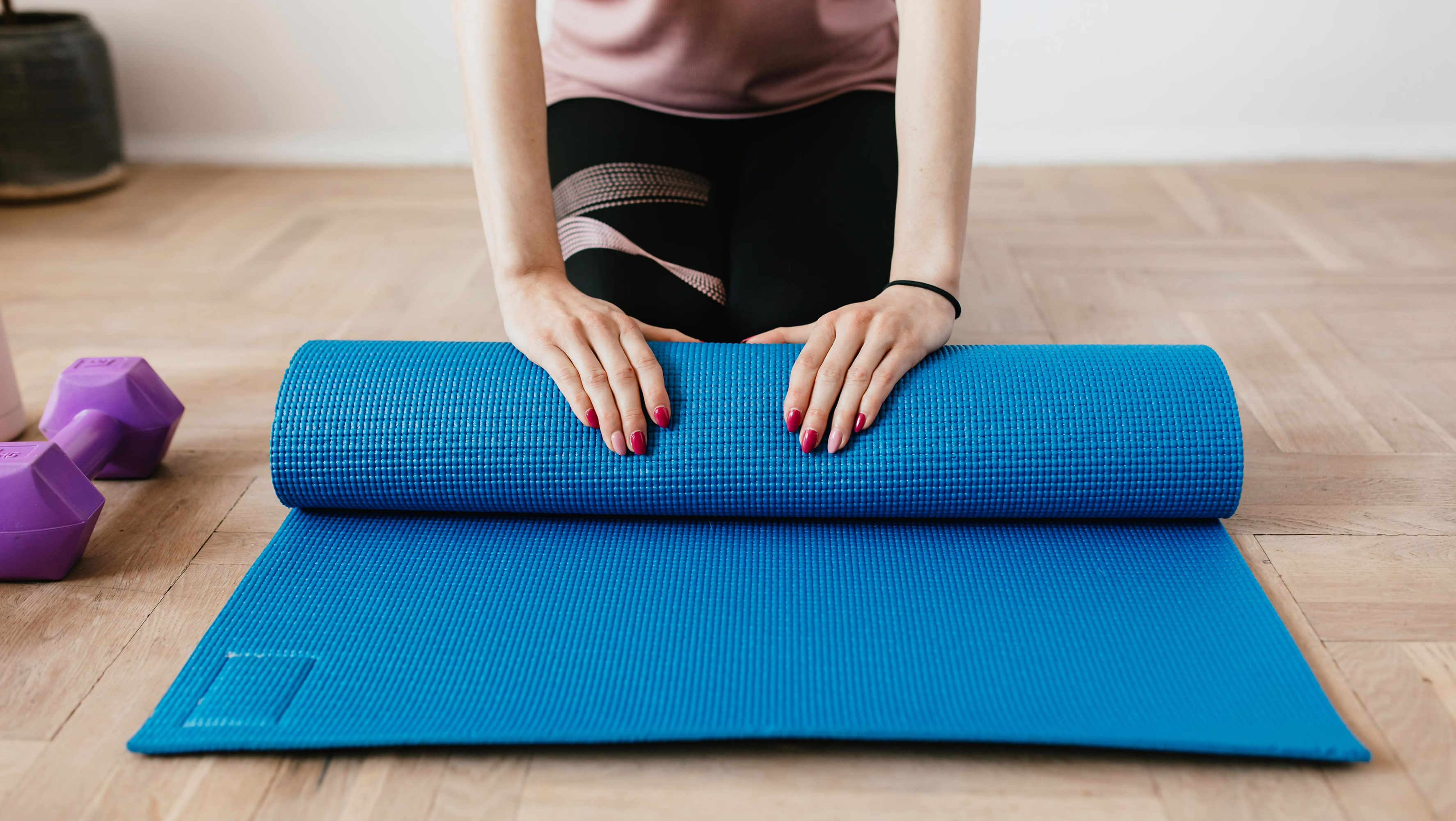 young-woman-doing-yoga-in-front-of-a-white-wall-wi (1)